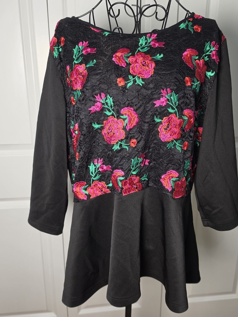 Eloquii Black Embroidered Floral Peplum Top Size 18